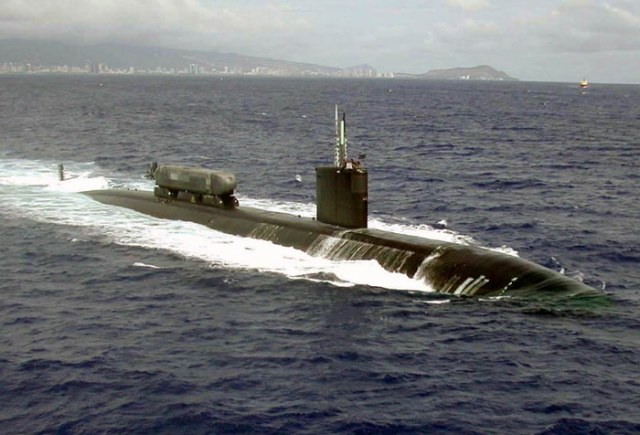 Greeneville (SSN-772) 05 with SEAL delivery.jpg